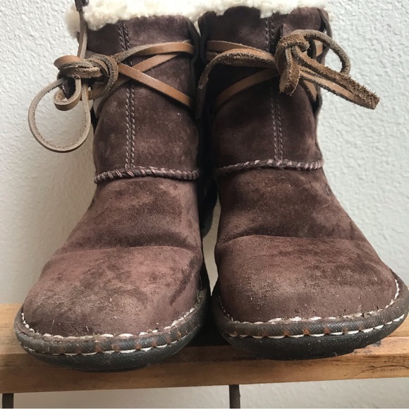 UGG Australian Cove, Brown Suede, size 5 - Picture 4 of 13
